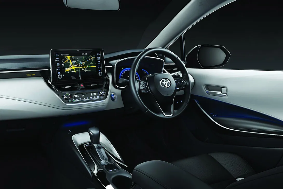 The first thing you notice about the Corolla is its bold and dynamic exterior. An attractive low bonnet gives it a sleek profile. The front and rear views reveal the car’s powerful wide stance, emphasised by a wide, sporty grille and stylish all-LED lamps