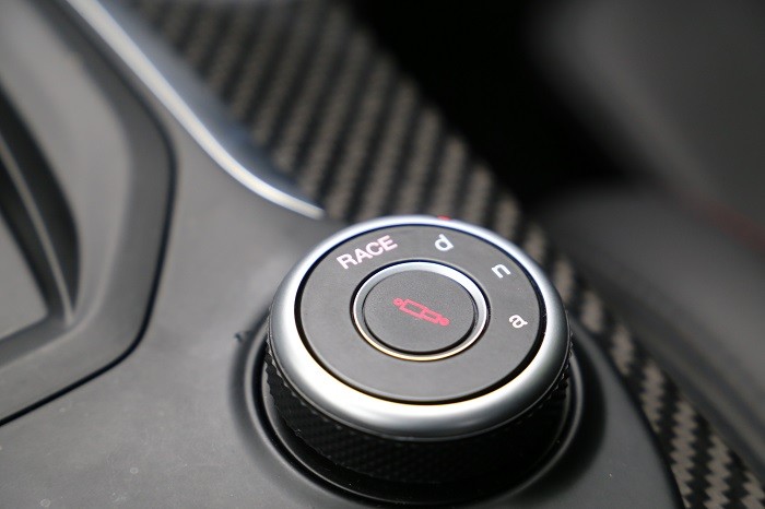 Alfa Romeo Giulia QV race mode and control
