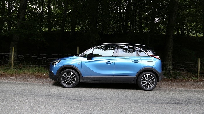 Opel Crossland side view