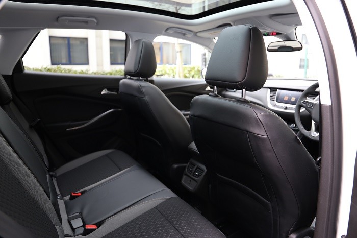 Grandland SUV rear seats