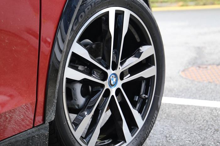 i3 alloy wheels