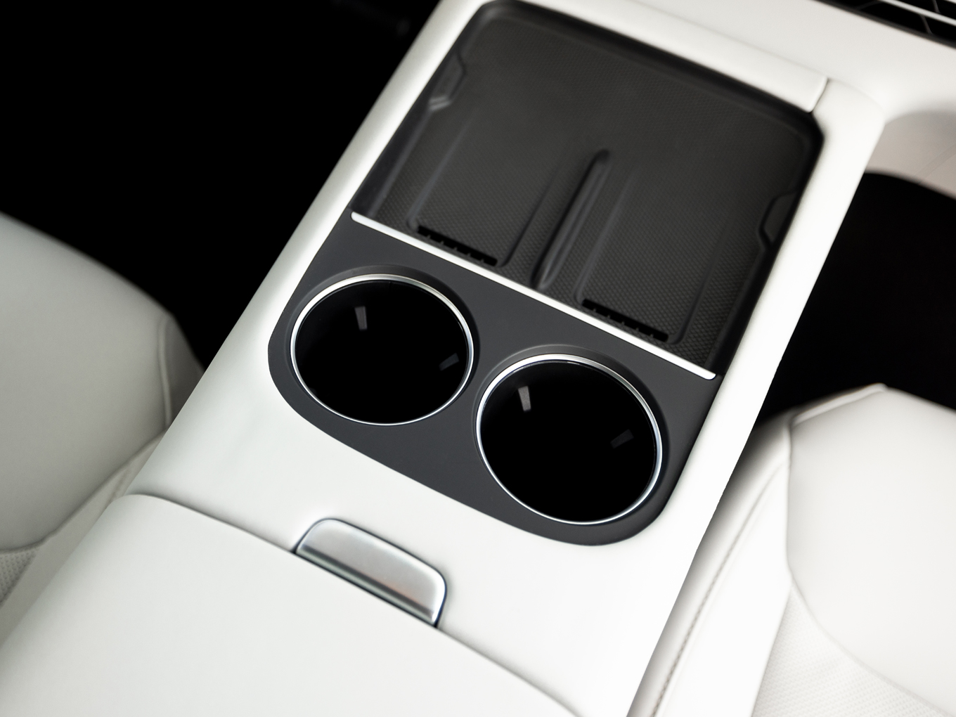 XPENG G6 Cup Holders