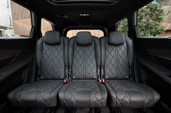 Peugeot 5008 interior