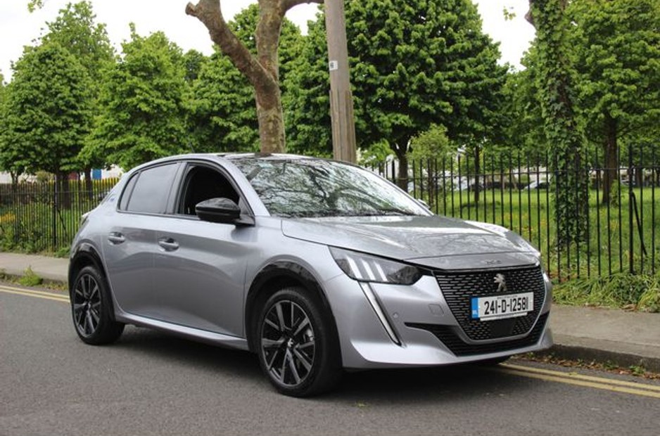 Peugeot e-208