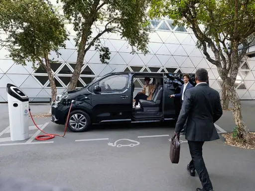 e-SpaceTourer Easy charging on-the-go
