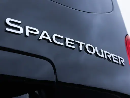 ë-SpaceTourer practical and user-friendly