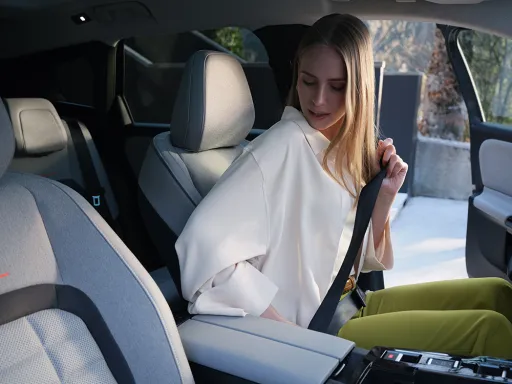 e-C5 Aircross Interior