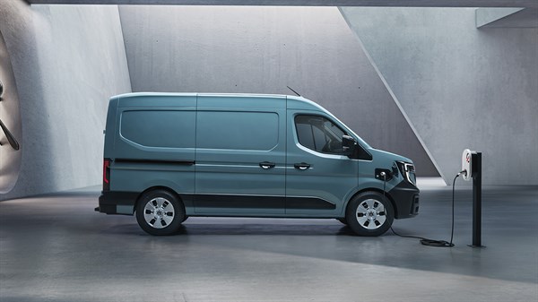 Master E-Tech Exterior