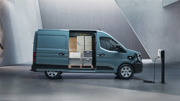 Master E-Tech Exterior