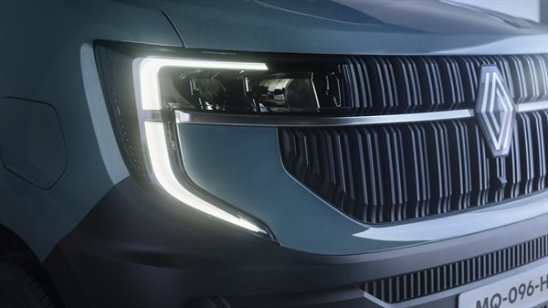 Master E-Tech Exterior