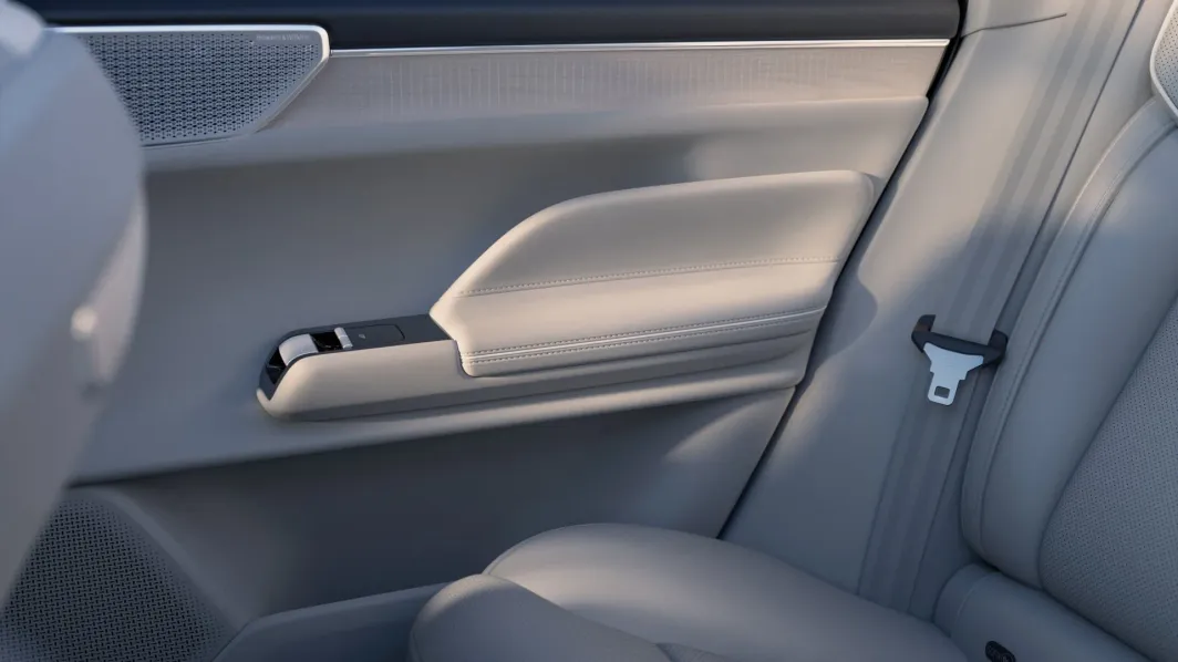 ES90 Interior
