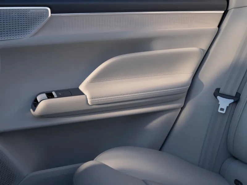 ES90 Interior