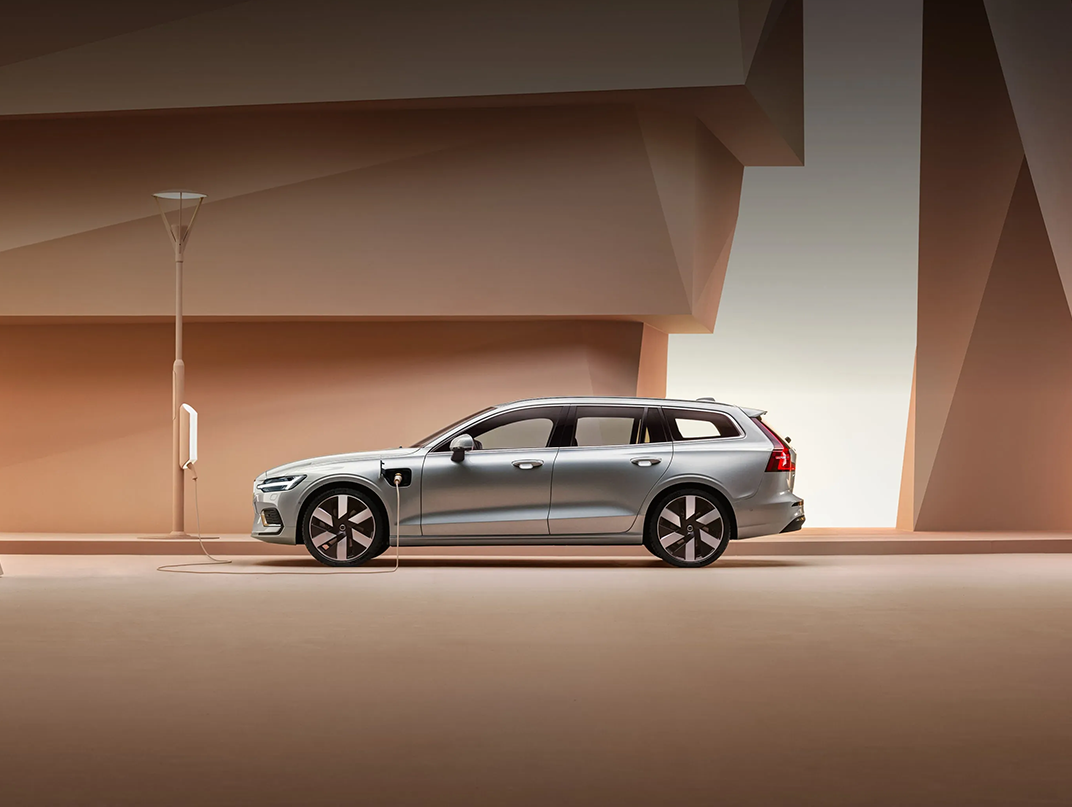 V60 Recharge Plug-in Hybrid