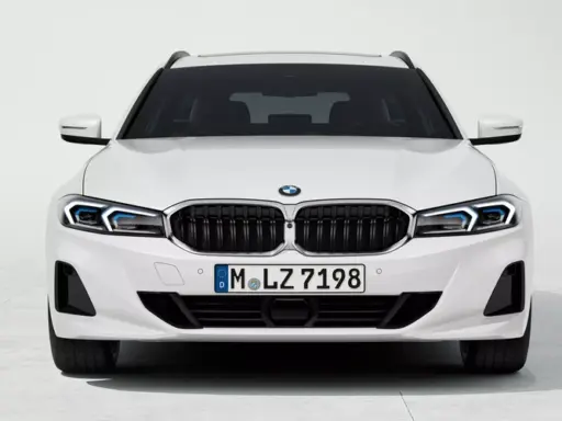 BMW 3 Series Touring Plug-in Hybrid kidney grille