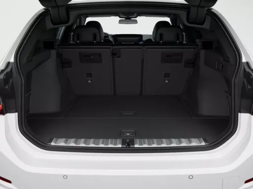 BMW 3 Series Touring Plug-in plenty of space