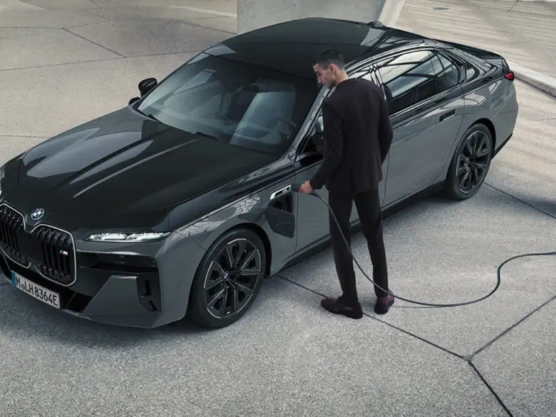 BMW i7 M70 xDrive Charging