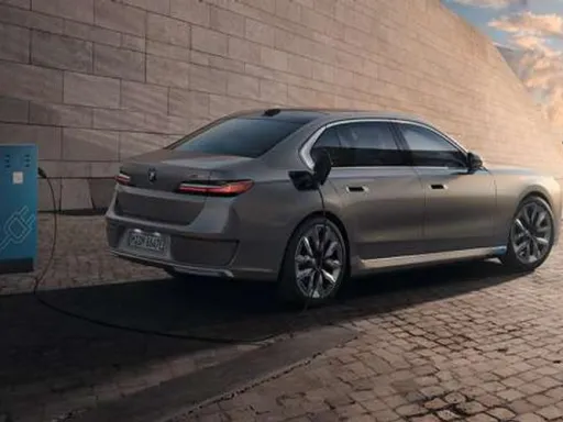 BMW i7 Fully Electric Efficient Driving Dynamics