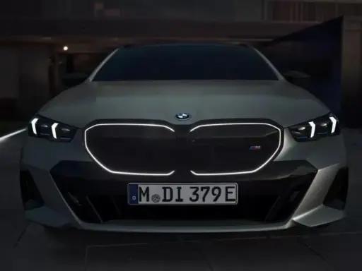 BMW i5 M60 xDrive Touring Iconic Glow