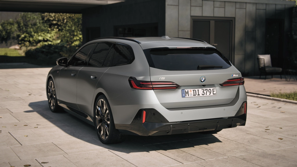 BMW i5 M60 xDrive Touring Rear