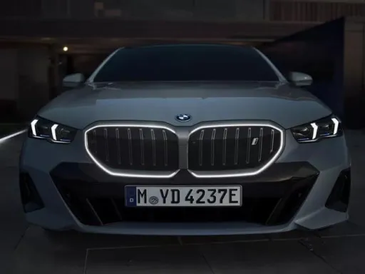 BMW i5 Kidney Iconic Glow