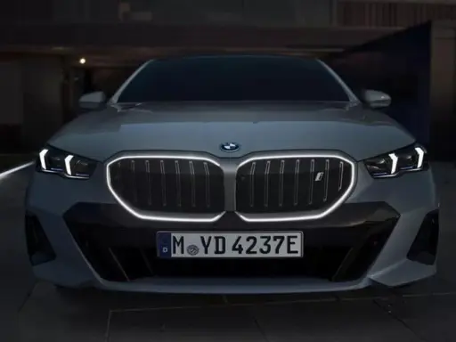 BMW i5 Kidney Iconic Glow