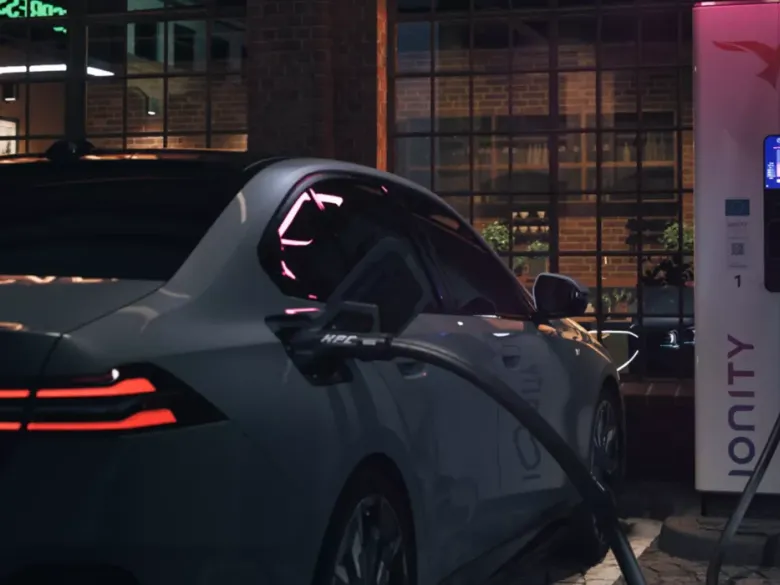 BMW 5 Series Saloon Plug-in Hybrid Charging