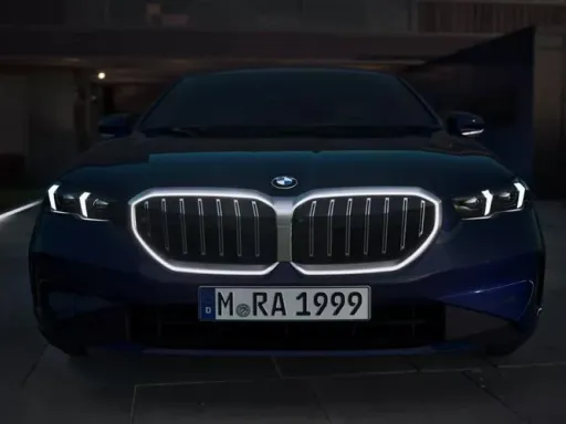 BMW 5 Series Saloon Kidney Iconic Glow