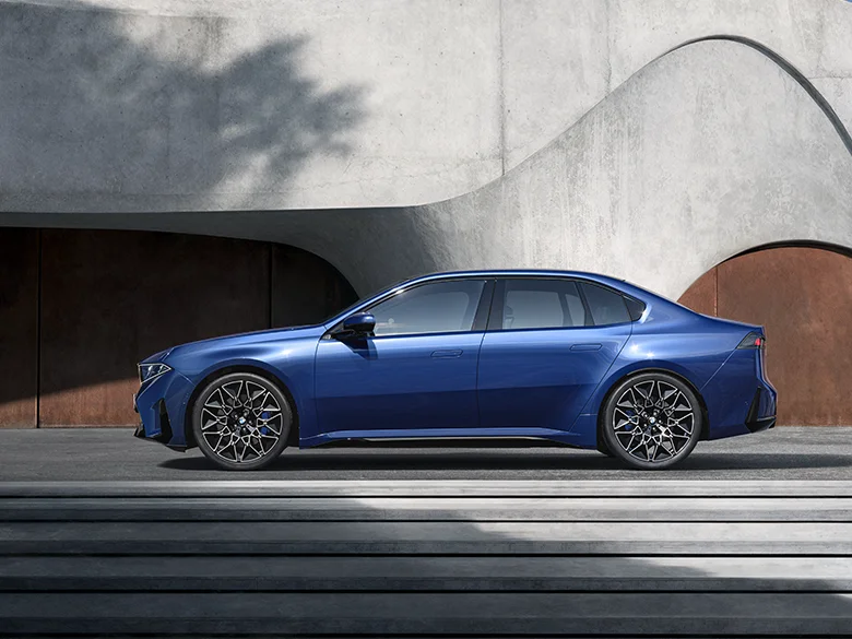 THE NEW BMW i3 SALOON SIDE