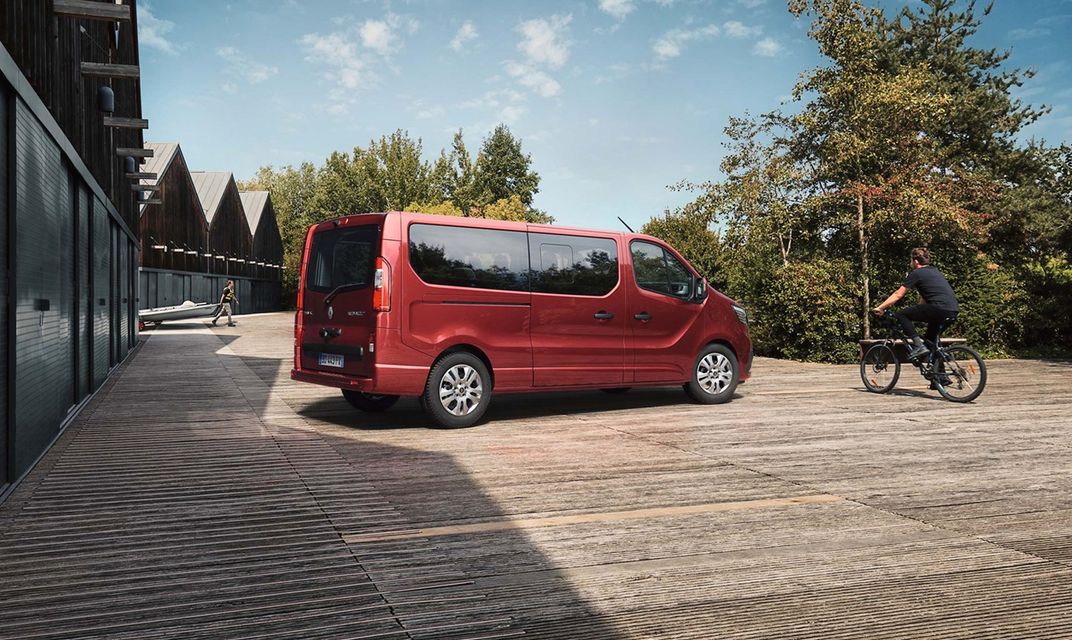 RENAULT TRAFIC PASSENGER